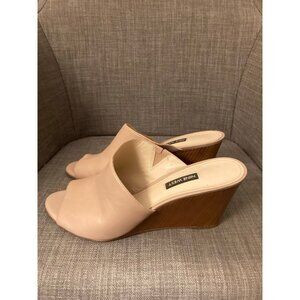 Nine West Beige Leather Janissah Mule Wedges Size 10. MSRP $90